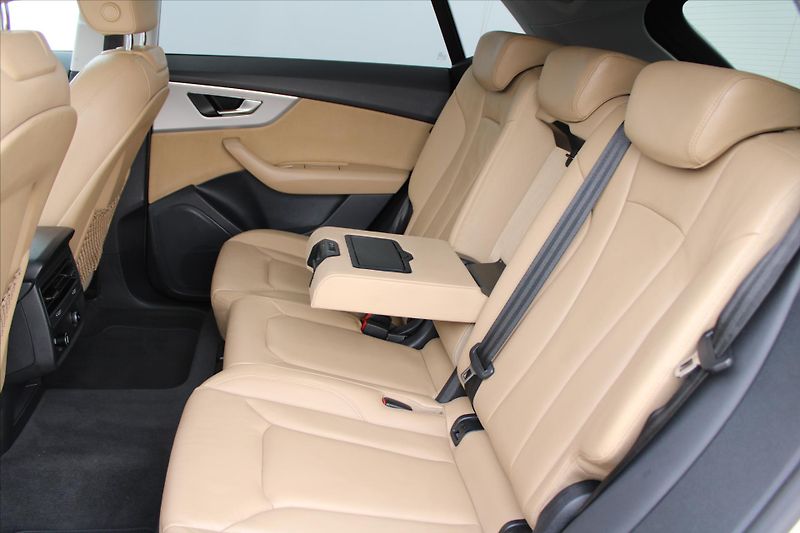 Audi Q8 55TFSi 250kW QUATTRO S-LINE ČR - fotka 11 z 31