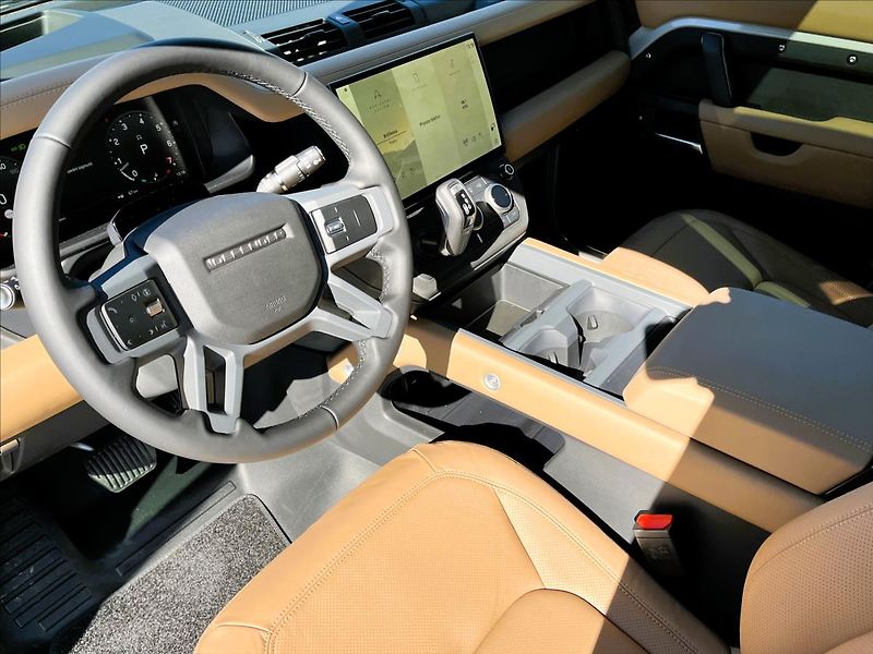 Land Rover Defender 110 V8 P425 X-DYNAMIC HSE - fotka 13 z 35