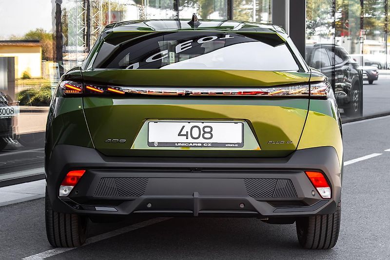 Peugeot 408 (2026) 1,6 GT Plug-in HYBRID 240 e-DC - fotka 6 z 22