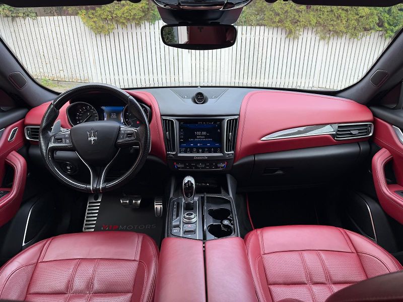 Maserati Levante SQ4-316KW-4x4-H&K-R21-ČR - fotka 16 z 34