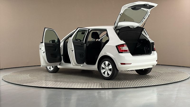 Škoda Fabia 1.0 TSI Active - fotka 7 z 23