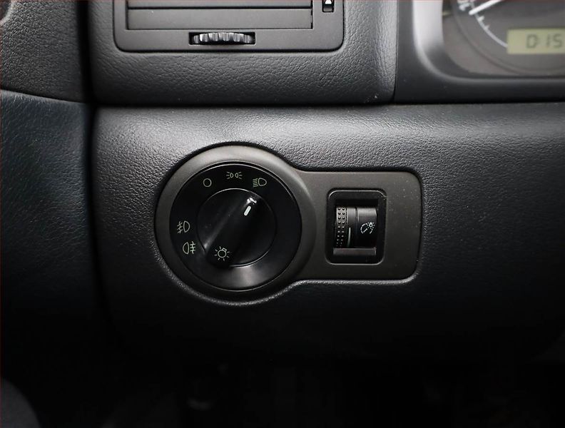 Škoda Octavia (2003) 1.6, nová STK, jezdí výborně - fotka 13 z 15