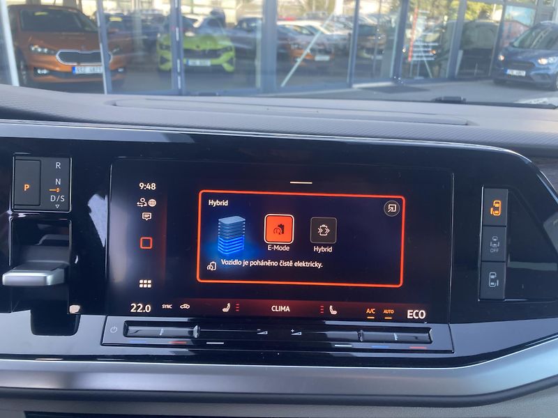 Volkswagen Multivan LONG 1,5TSI PHEV 4MOTION STYLE - fotka 23 z 24