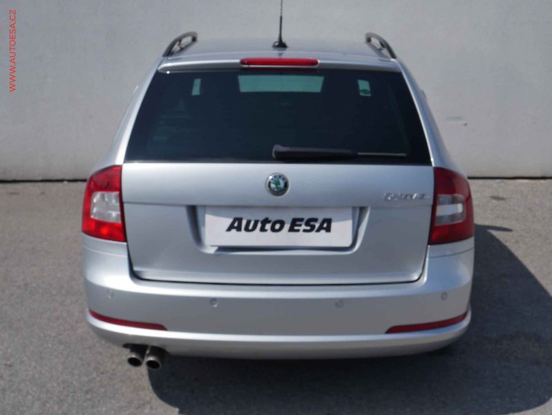 Škoda Octavia (2009) 2.0 TFSi, DSG, xenon - fotka 5 z 15
