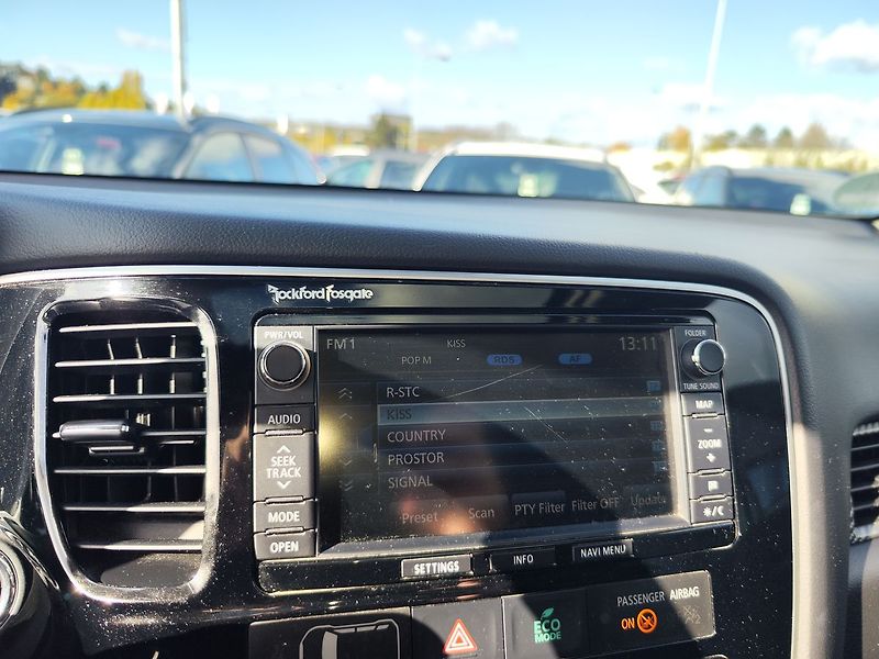 Mitsubishi Outlander 2.2 DI-D/110kW 4x4,7 Míst - fotka 20 z 36