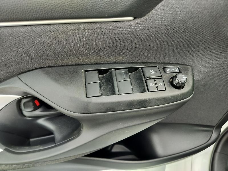 Toyota Yaris 1.5 hybrid - fotka 10 z 26