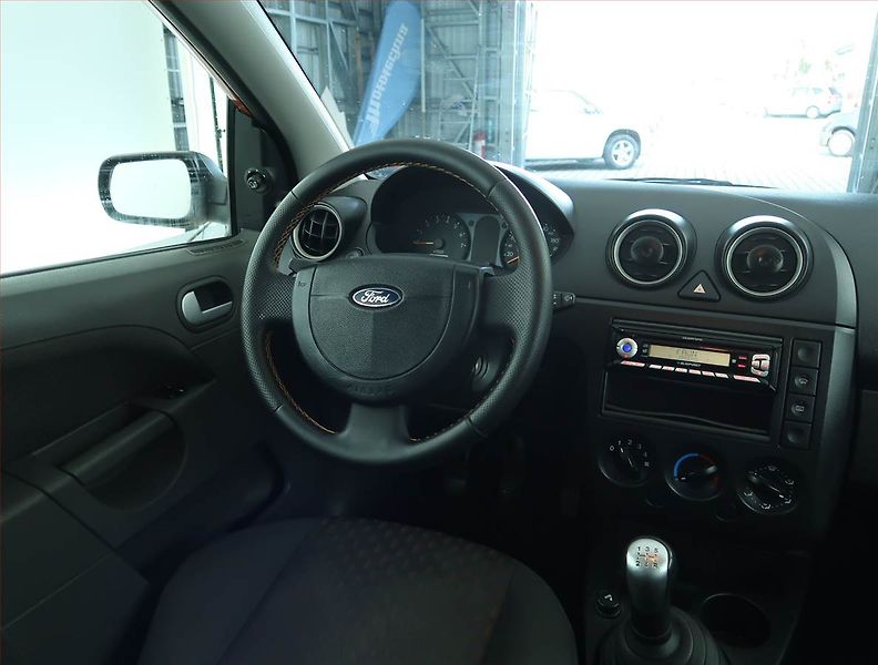 Ford Fiesta (2003) 1.6 16V, jezdí výborně - fotka 7 z 15