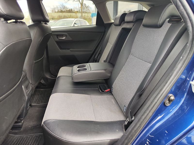 Toyota Auris 1.6 D-4D/82kW Executive ČR - fotka 11 z 30
