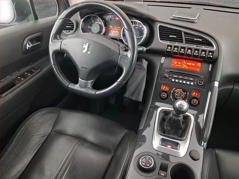 Peugeot 3008 (2010) 2.0 HDi, Tempomat - fotka 7 z 21