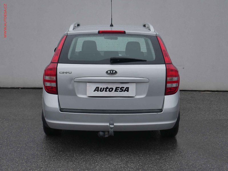 Kia Ceed (2008) 1.6CVVT, ČR, AC, TZ - fotka 5 z 21