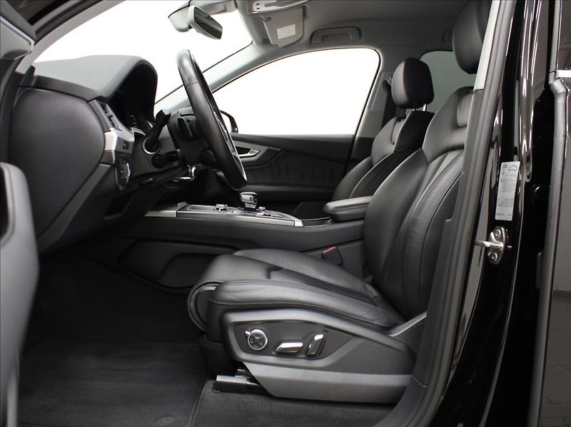Audi Q7 3,0 TDi 200kW S-line MATRIX - fotka 6 z 24