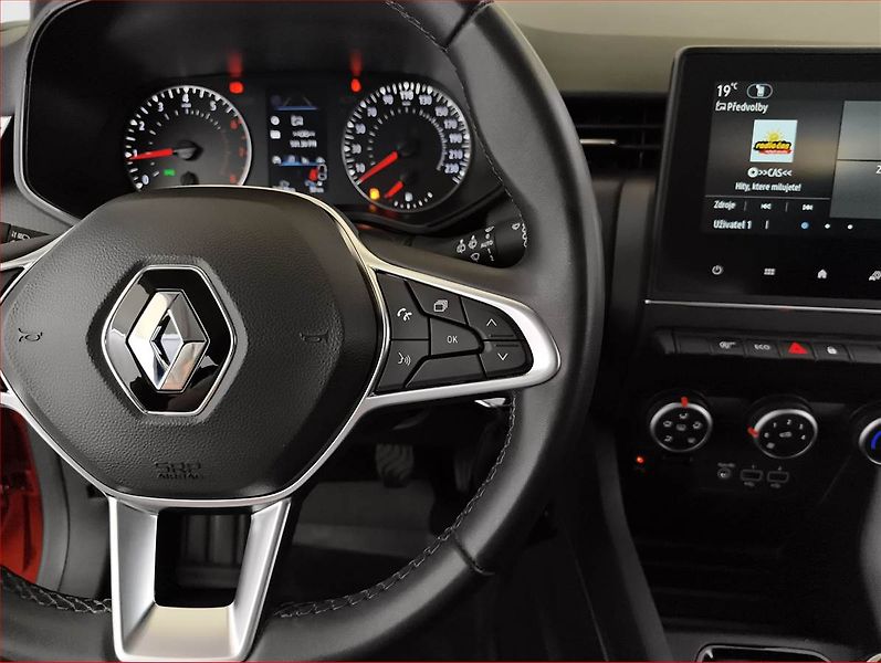 Renault Clio (2023) 1.0 TCe, Tempomat - fotka 15 z 18