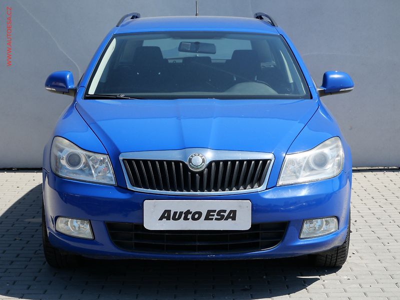 Škoda Octavia (2010) 1.6TDi, ČR, Ambiente, TZ - fotka 2 z 19
