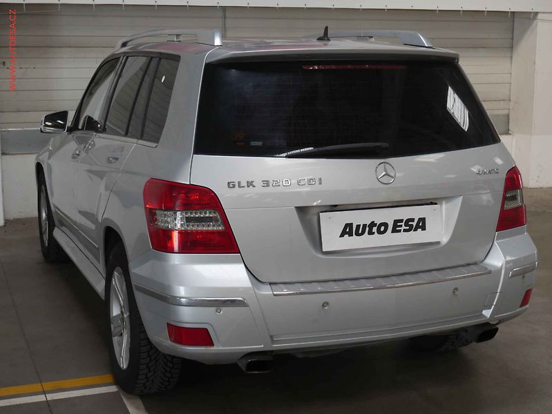 Mercedes-Benz GLK (2008) 3.0 CDi 320 CDi 4Matic, ČR - fotka 4 z 14