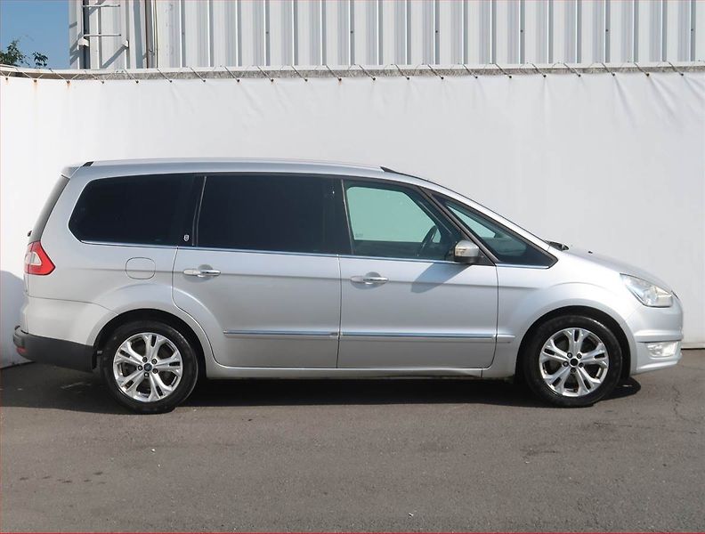 Ford Galaxy (2010) Ghia 2.0 TDCi, 7 míst - fotka 6 z 20