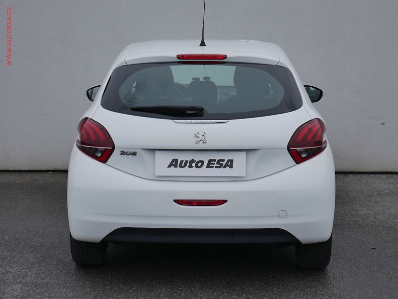 Peugeot 208 (2015) 1.2 PT, ČR, AC, tempo - fotka 5 z 19
