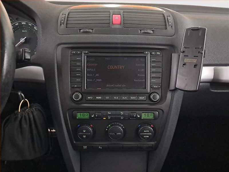 Škoda Octavia (2006) Scout 2.0, 4X4, po STK, Tažné - fotka 12 z 21