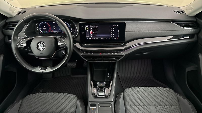 Škoda Octavia 2.0 TDI DSG Style Combi - fotka 8 z 25