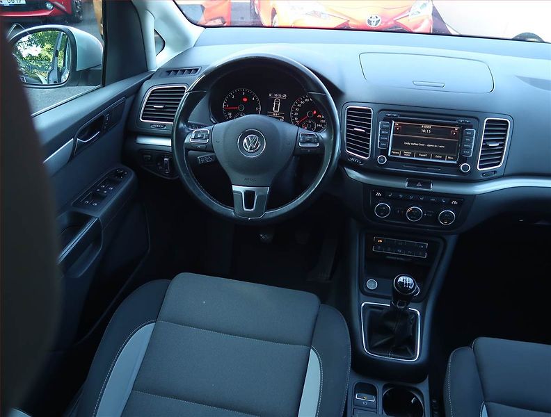 Volkswagen Sharan (2013) 2.0 TDI, Serv.kniha, Navi - fotka 7 z 21