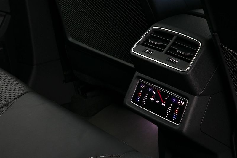 Audi e-tron 55 300kW Matrix Pano NV Tažné - fotka 24 z 47