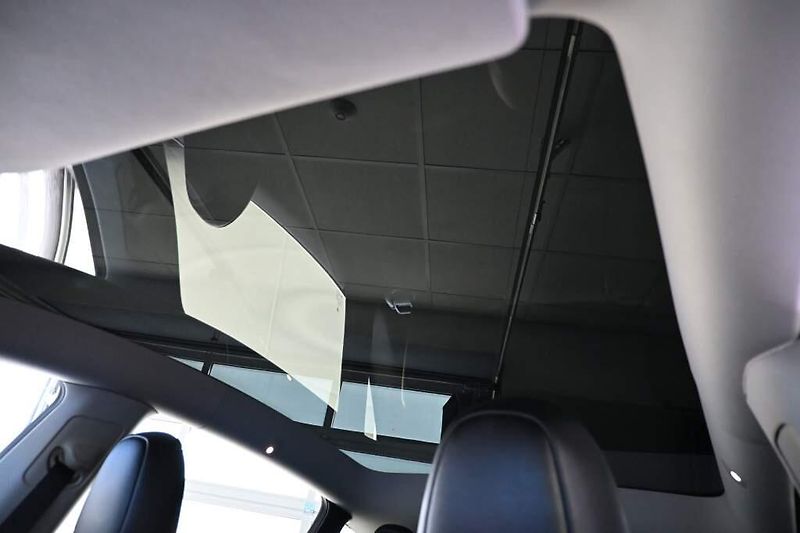 Tesla Model Y (2022) Long Range Dual Motor AWD 94% - fotka 38 z 44