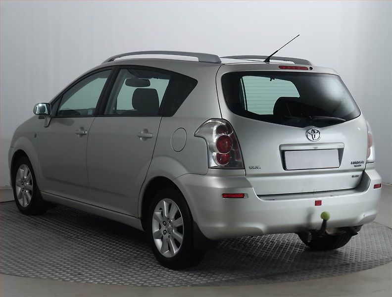 Toyota Corolla Verso (2005) 2.2 D-4D, nová STK, Tažné - fotka 4 z 17