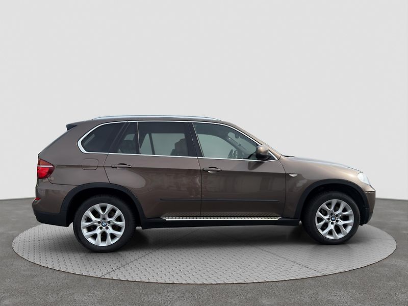 BMW X5 (2010) - fotka 8 z 28
