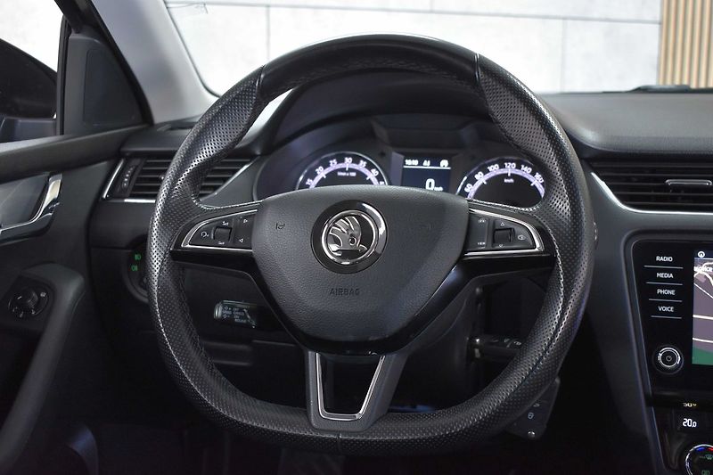 Škoda Octavia 1.6 TDI 85kW *MirrorLink*ACC* - fotka 17 z 40