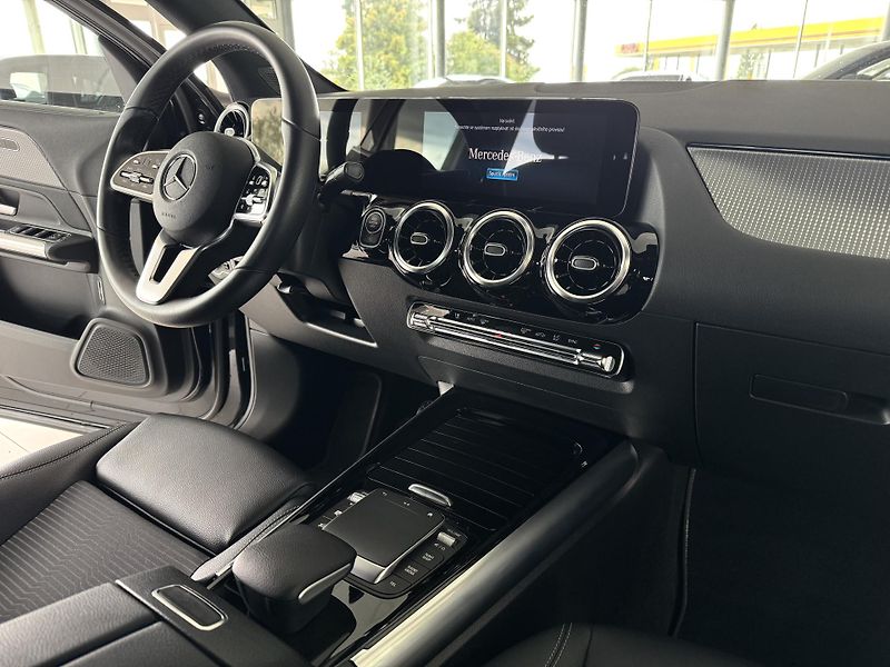 Mercedes-Benz GLA 200d AUT*Distronic*Tažné*DPH - fotka 14 z 37