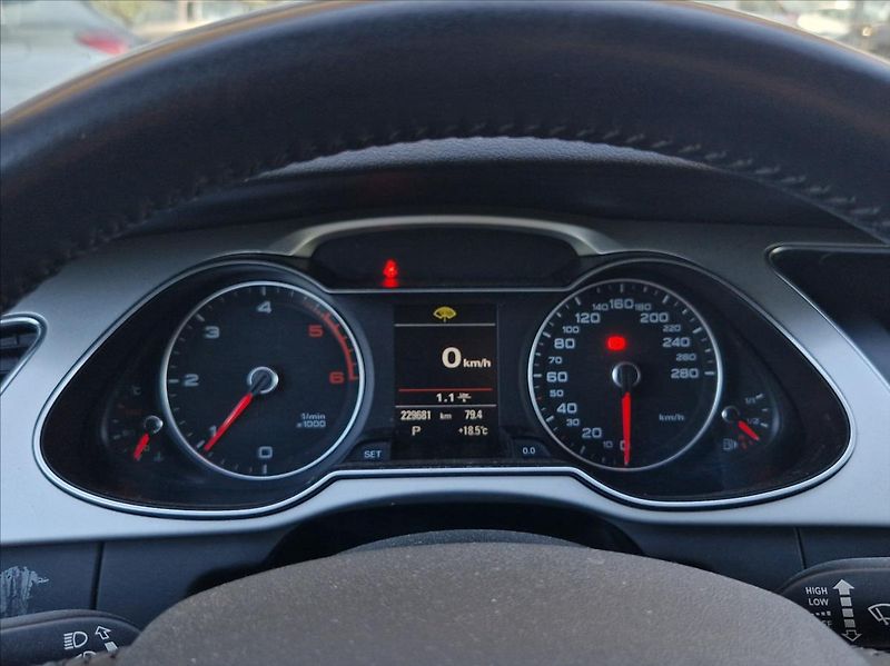 Audi A4 Avant 2,0 d ALUKOLA AUTOKLIMA - fotka 19 z 28