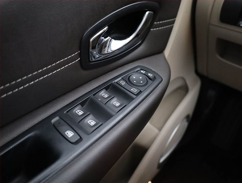 Renault Grand Scénic (2013) 1.6 dCi, 7 míst, Navi, Xenony - fotka 11 z 18