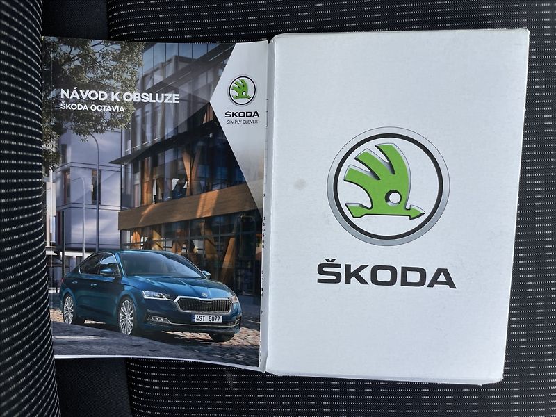 Škoda Octavia 2,0 TDI DSG Ambition ACC+TAŽNÉ - fotka 16 z 21