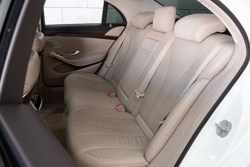 Mercedes-Benz Třídy S 350d 4MATIC*AMG*AIR-BALANCE*ČR - fotka 11 z 42