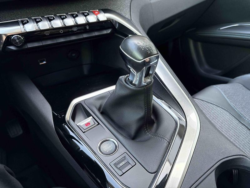Peugeot 3008 (2023) AllurePack 1.2 PureTech 130K M - fotka 19 z 37