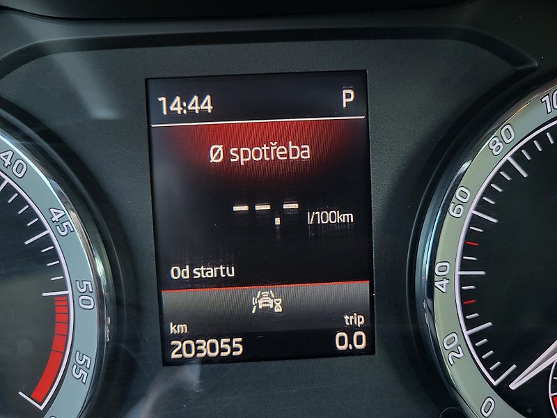 Škoda Karoq 2.0 TDi DSG 4x4 SPORTLINE - fotka 11 z 47