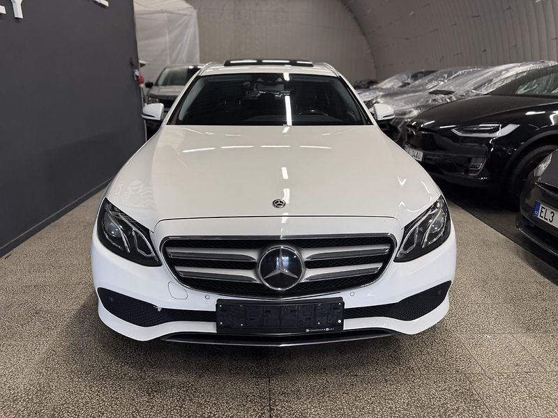 Mercedes-Benz Třídy E (2018) 220D,TOP ,TZ, adaptivní tempo - fotka 4 z 34