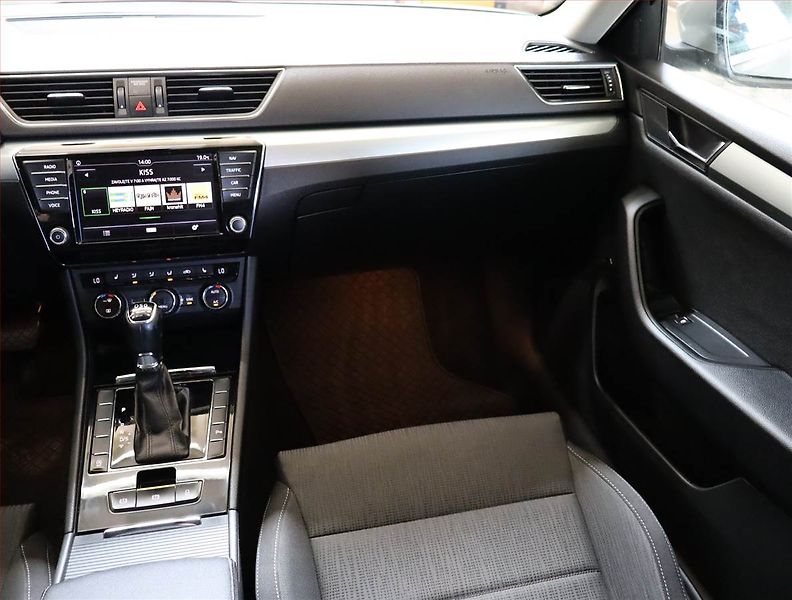 Škoda Superb (2016) Style 2.0 TDI, Automat, Navi - fotka 8 z 22