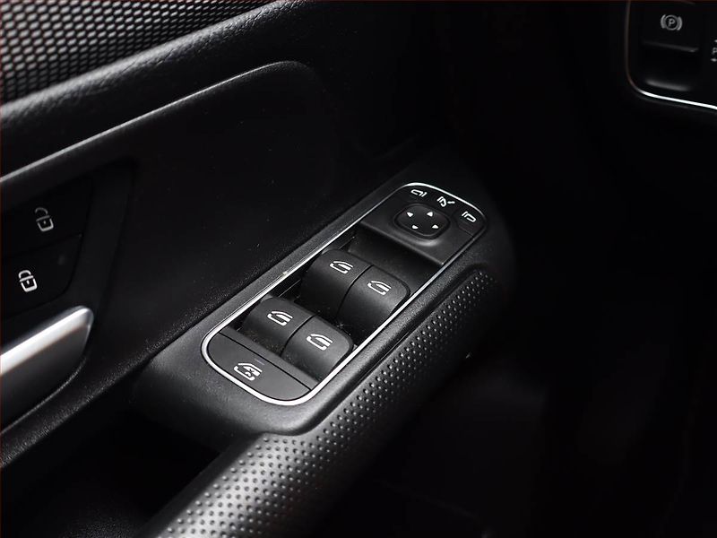 Mercedes-Benz GLB (2023) 200 d 4MATIC - fotka 20 z 24
