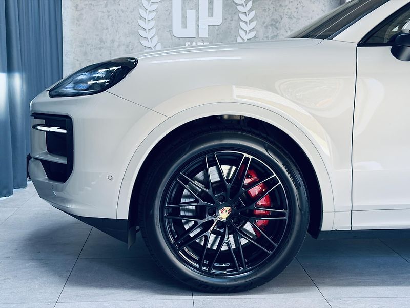 Porsche Cayenne (2023) S*V8*SPORTDESIGN*ZÁRUKA*MAX.VY - fotka 12 z 43