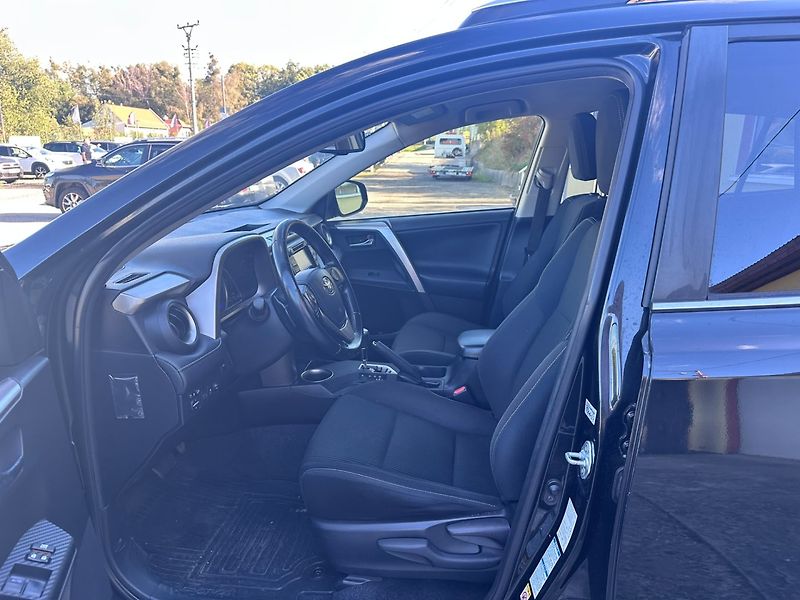 Toyota RAV4 (2015) 2.0i 4x4/Tažné/Kamera/Tempomat - fotka 9 z 28