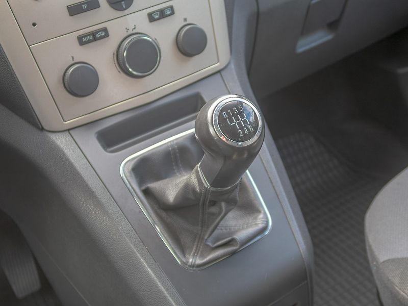 Opel Zafira (2008) 1.9CDTi 88KW SPORT – 7 sedadel - fotka 25 z 48