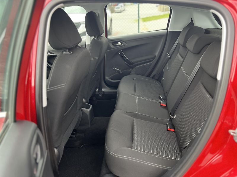 Peugeot 208 1.2i LPG KLIMA NAVI KAMERA ALU - fotka 25 z 41