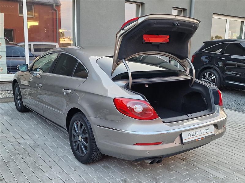 Volkswagen Passat CC 2.0 TDI 125kW DSG, původ ČR - fotka 37 z 43