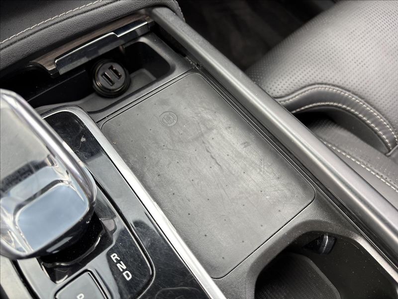 Volvo XC90 2,0 B5 AWD Plus Dark - fotka 36 z 46