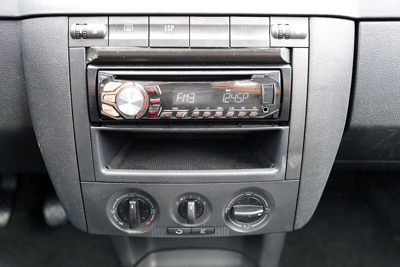 Škoda Fabia 1.4 16V Ambiente Combi 80PS - fotka 33 z 34