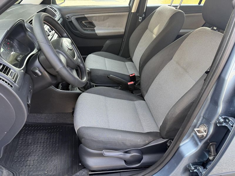 Škoda Fabia 1,6TDI Klimatizace - fotka 11 z 18