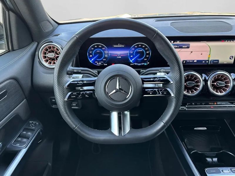 Mercedes-Benz EQB 300 4M 7míst Pano Distro Kam - fotka 11 z 15