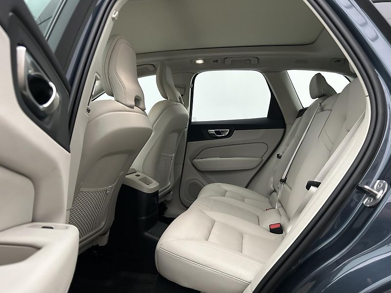 Volvo XC60 2.0 T6 4x4 Recharge PLUS Panor - fotka 11 z 28