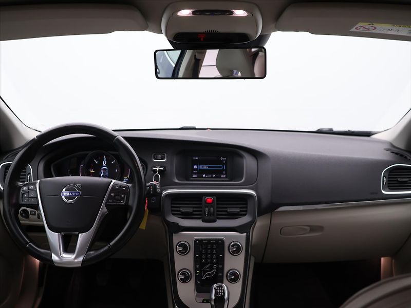 Volvo V40 1,6 D2 115 Summum - fotka 22 z 30