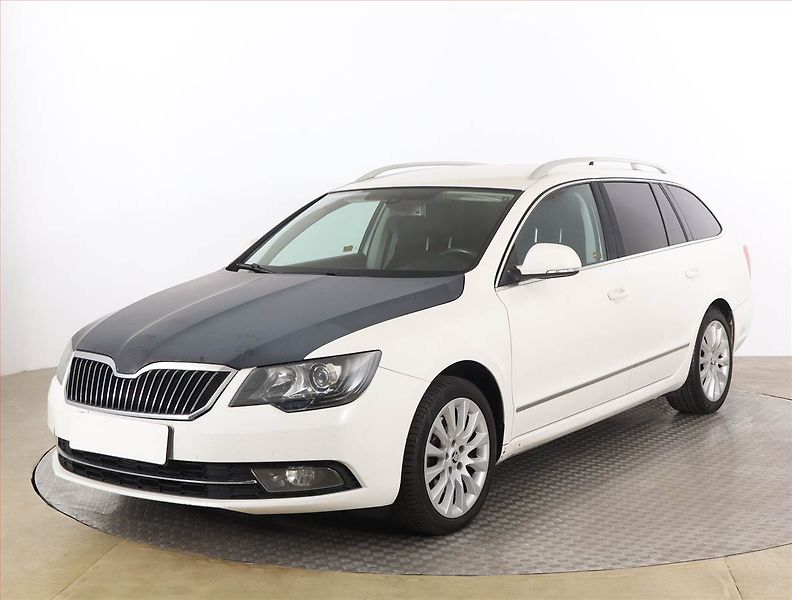Škoda Superb (2013) 2.0 TDI, Automat, Navi, Xenony - fotka 2 z 20